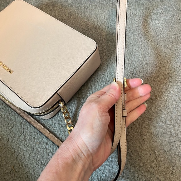 Michael Kors Jet Set Crossbody - Picture 13 of 14